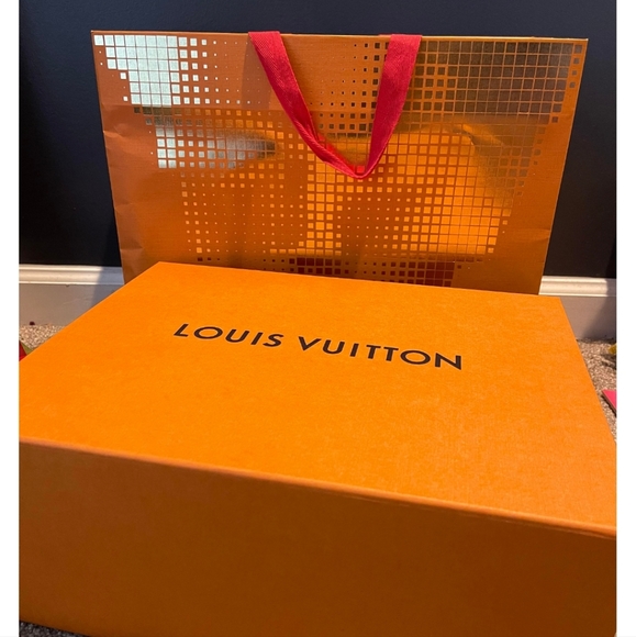 Louis Vuitton Run Away Women's Sneakers size 9-EUC - Picture 2 of 9